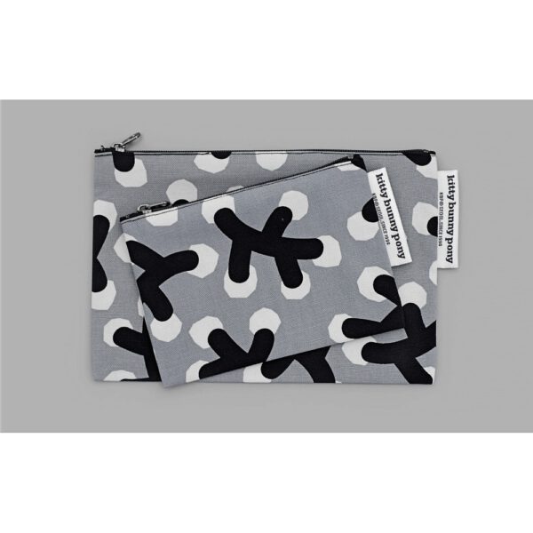 Winterberry Pouch Linda Svensson M
